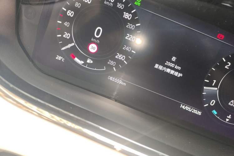 Used Land Rover Range Evoque 2021 Range Rover Velar L 249PS R-Dynamic First Edition Odometer Close Up