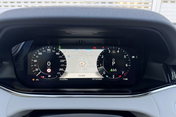 Used Land Rover Range Evoque 2021 Range Rover Velar L 249PS R-Dynamic First Edition Odometer Close Up