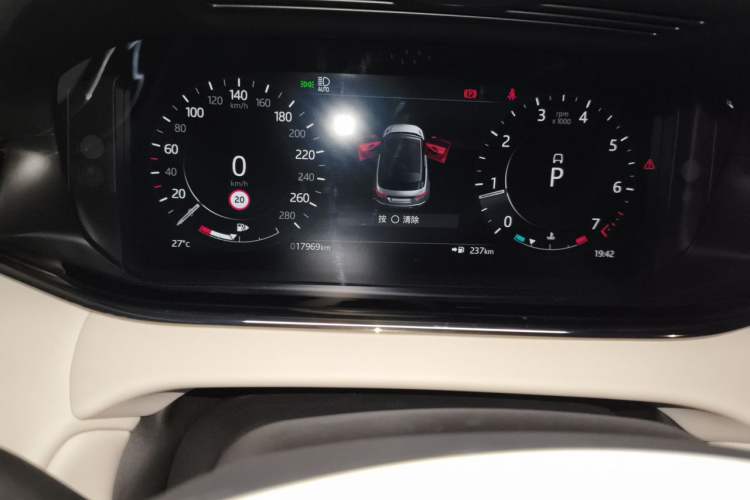 Used Land Rover Range Evoque 2021 Range Rover Velar L 249PS R-Dynamic First Edition Odometer Close Up
