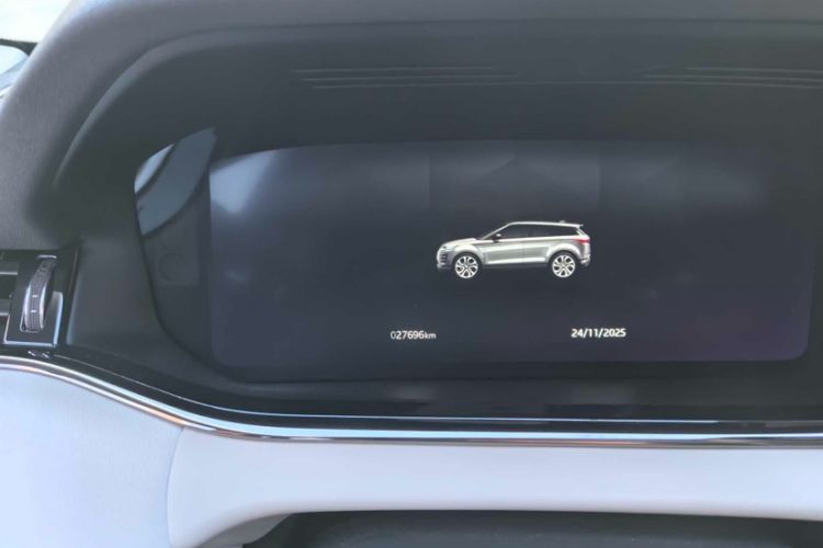 Used Land Rover Range Evoque 2021 Range Rover Velar L 249PS R-Dynamic First Edition Odometer Close Up