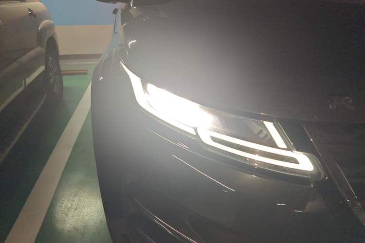 Used Land Rover Range Evoque 2021 Range Rover Velar L 249PS R-Dynamic First Edition Right Front Headlight