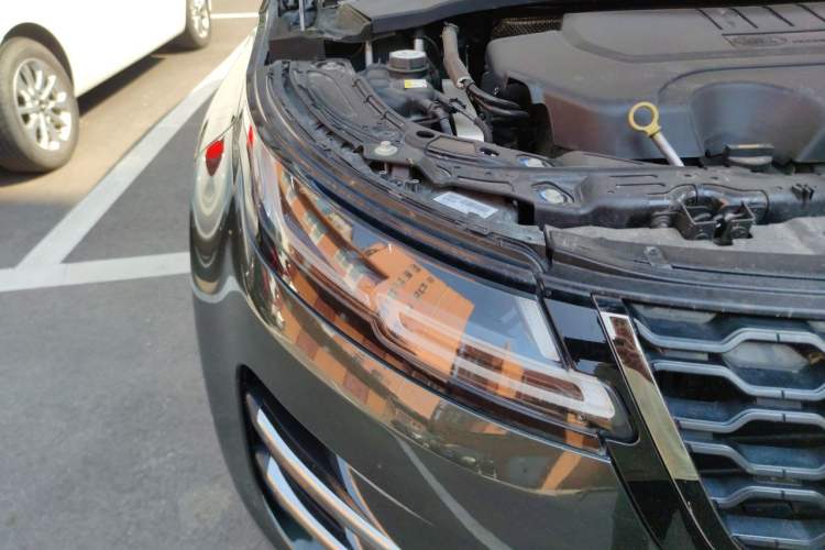 Used Land Rover Range Evoque 2021 Range Rover Velar L 249PS R-Dynamic First Edition Right Front Headlight