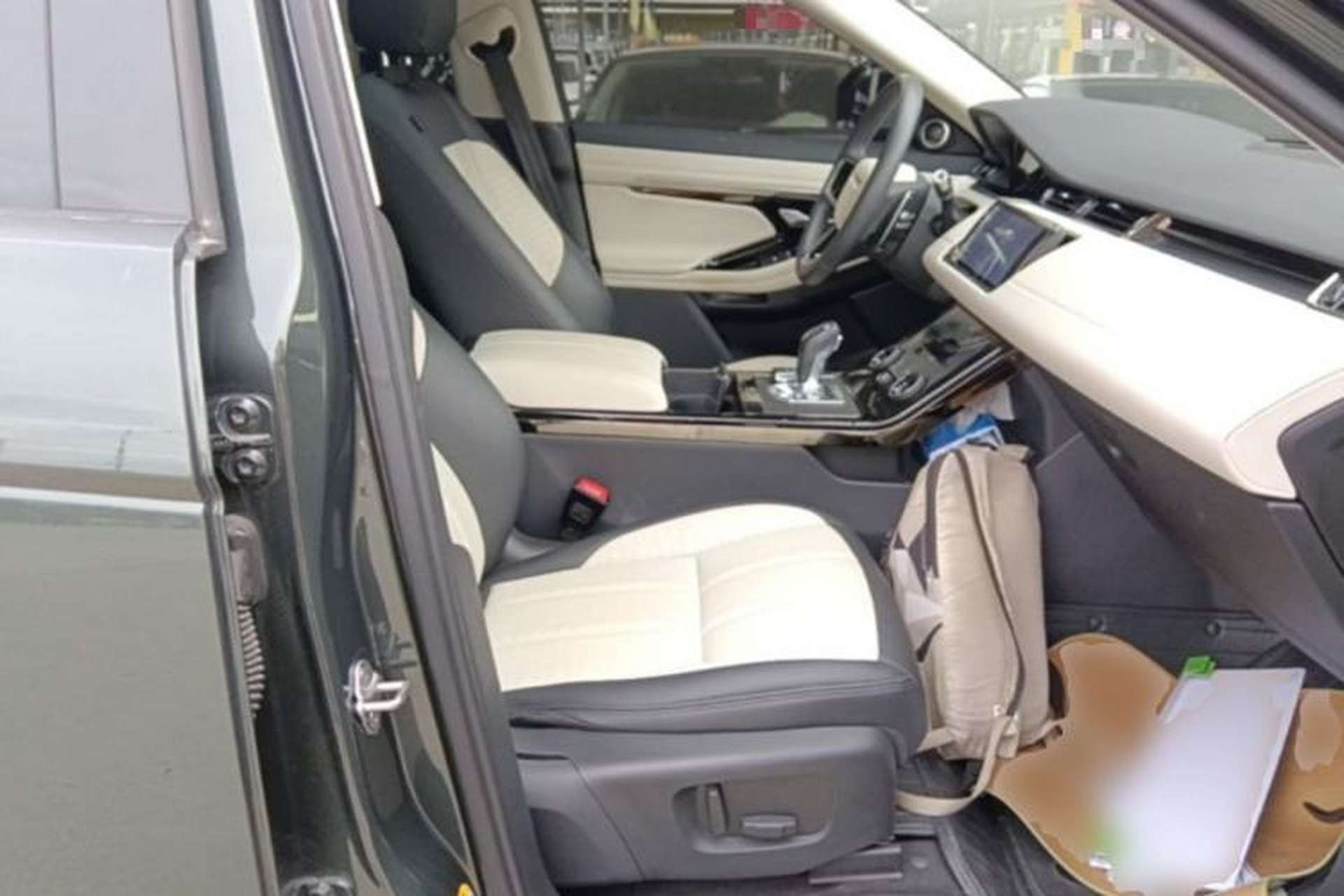Used Land Rover Range Evoque 2021 Range Rover Velar L 249PS R-Dynamic First Edition Right Front Seat