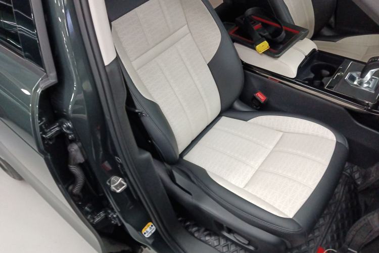Used Land Rover Range Evoque 2021 Range Rover Velar 249 PS R-Dynamic HSE Luxury Edition Right Front Seat