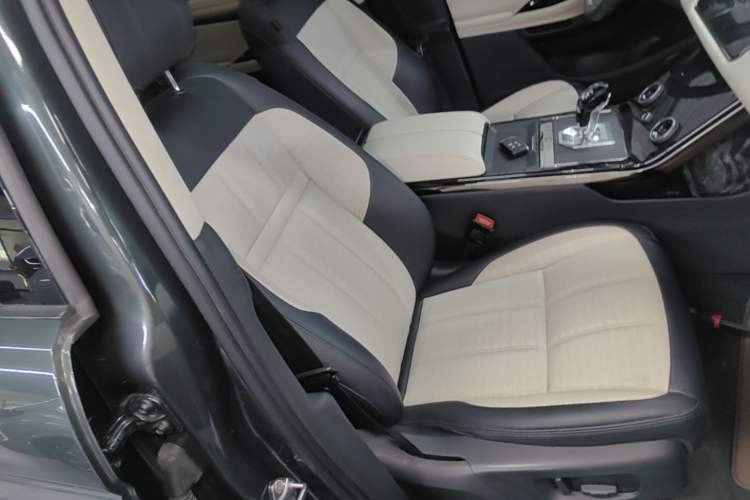 Used Land Rover Range Evoque 2021 Range Rover Velar L 249PS R-Dynamic First Edition Right Front Seat