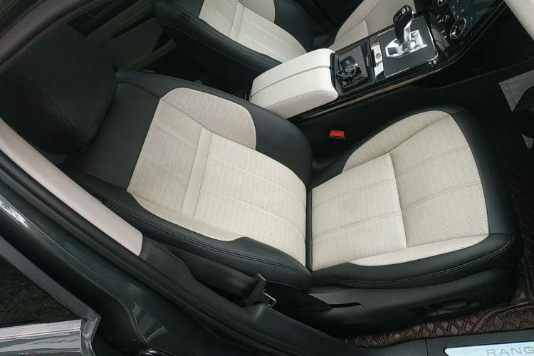 Used Land Rover Range Evoque 2021 Range Rover Velar L 249PS R-Dynamic First Edition Right Front Seat