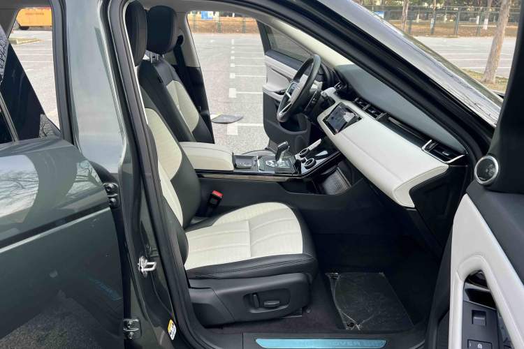 Used Land Rover Range Evoque 2021 Range Rover Velar L 249PS R-Dynamic First Edition Right Front Seat