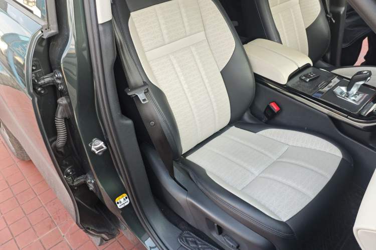 Used Land Rover Range Evoque 2021 Range Rover Velar L 249PS R-Dynamic First Edition Right Front Seat