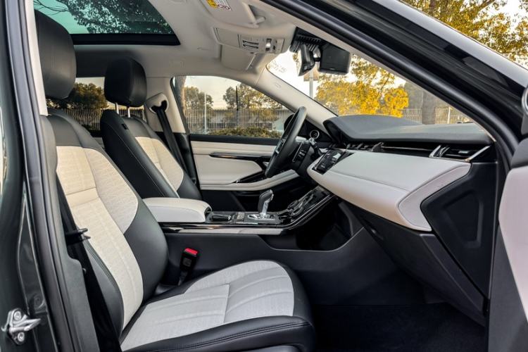 Used Land Rover Range Evoque 2021 Range Rover Velar L 249PS R-Dynamic First Edition Right Front Seat