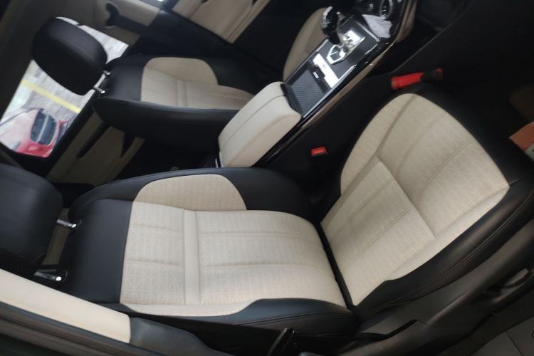 Used Land Rover Range Evoque 2021 Range Rover Velar L 249PS R-Dynamic First Edition Right Front Seat