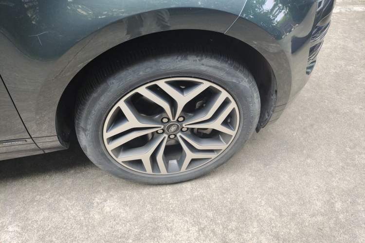 Used Land Rover Range Evoque 2021 Range Rover Velar L 249PS R-Dynamic First Edition Right Front Wheel Hub