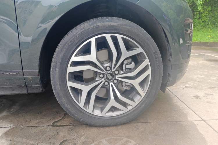 Used Land Rover Range Evoque 2021 Range Rover Velar L 249PS R-Dynamic First Edition Right Front Wheel Hub