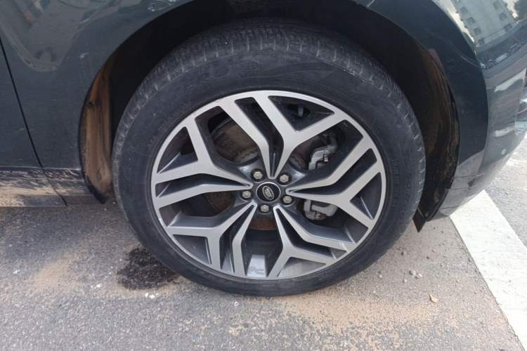 Used Land Rover Range Evoque 2021 Range Rover Velar L 249PS R-Dynamic First Edition Right Front Wheel Hub
