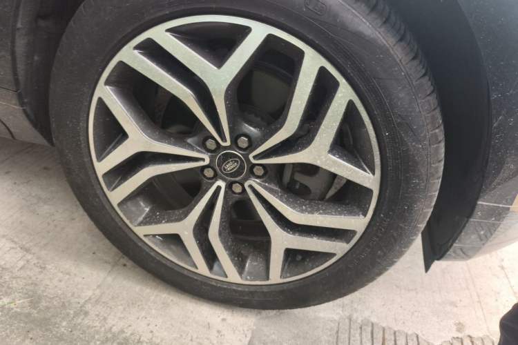 Used Land Rover Range Evoque 2021 Range Rover Velar L 249PS R-Dynamic First Edition Right Front Wheel Hub