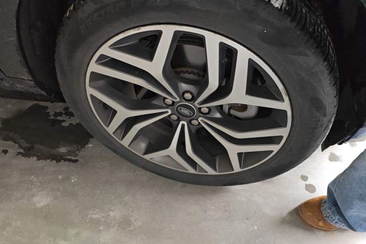 Used Land Rover Range Evoque 2021 Range Rover Velar L 249PS R-Dynamic First Edition Right Front Wheel Hub