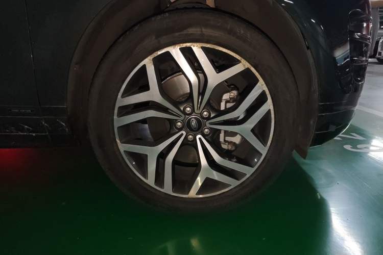 Used Land Rover Range Evoque 2021 Range Rover Velar L 249PS R-Dynamic First Edition Right Front Wheel Hub