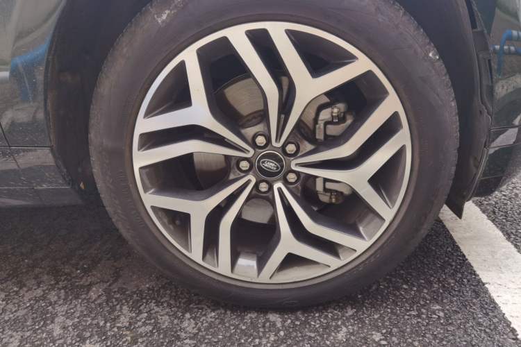 Used Land Rover Range Evoque 2021 Range Rover Velar L 249PS R-Dynamic First Edition Right Front Wheel Hub