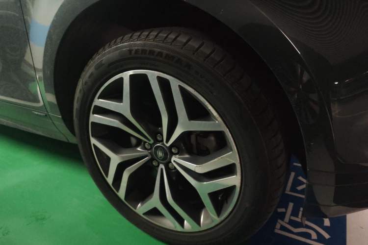 Used Land Rover Range Evoque 2021 Range Rover Velar L 249PS R-Dynamic First Edition Right Front Wheel Hub