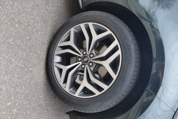 Used Land Rover Range Evoque 2021 Range Rover Velar L 249PS R-Dynamic First Edition Right Front Wheel Hub