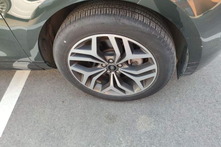 Used Land Rover Range Evoque 2021 Range Rover Velar L 249PS R-Dynamic First Edition Right Front Wheel Hub