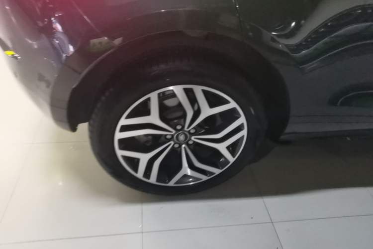 Used Land Rover Range Evoque 2021 Range Rover Velar L 249PS R-Dynamic First Edition Right Rear Wheel Hub