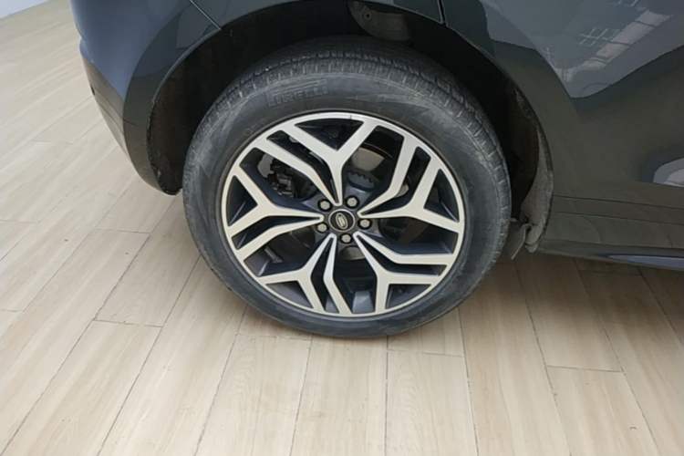 Used Land Rover Range Evoque 2021 Range Rover Velar L 249PS R-Dynamic First Edition Right Rear Wheel Hub
