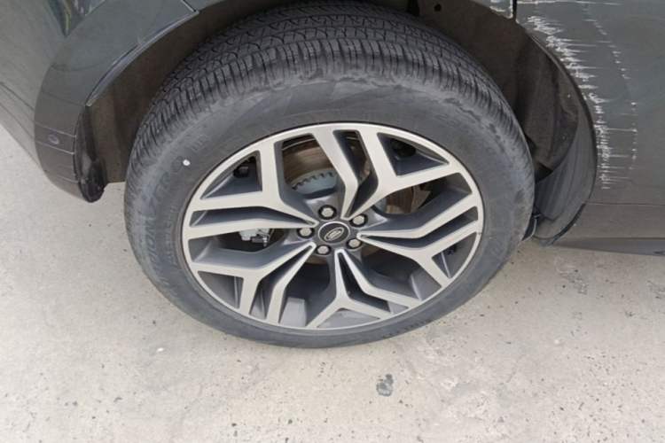 Used Land Rover Range Evoque 2021 Range Rover Velar L 249PS R-Dynamic First Edition Right Rear Wheel Hub