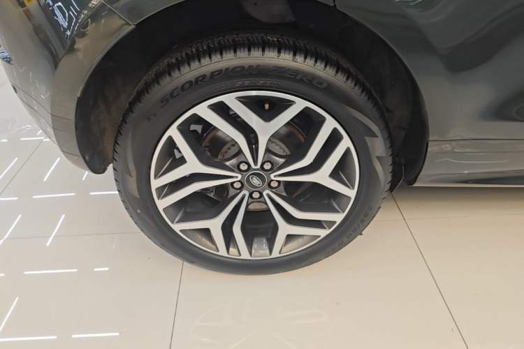 Used Land Rover Range Evoque 2021 Range Rover Velar 249 PS R-Dynamic HSE Luxury Edition Right Rear Wheel Hub