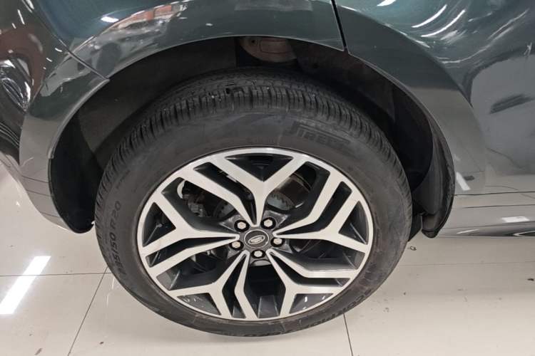 Used Land Rover Range Evoque 2021 Range Rover Velar 249 PS R-Dynamic HSE Luxury Edition Right Rear Wheel Hub