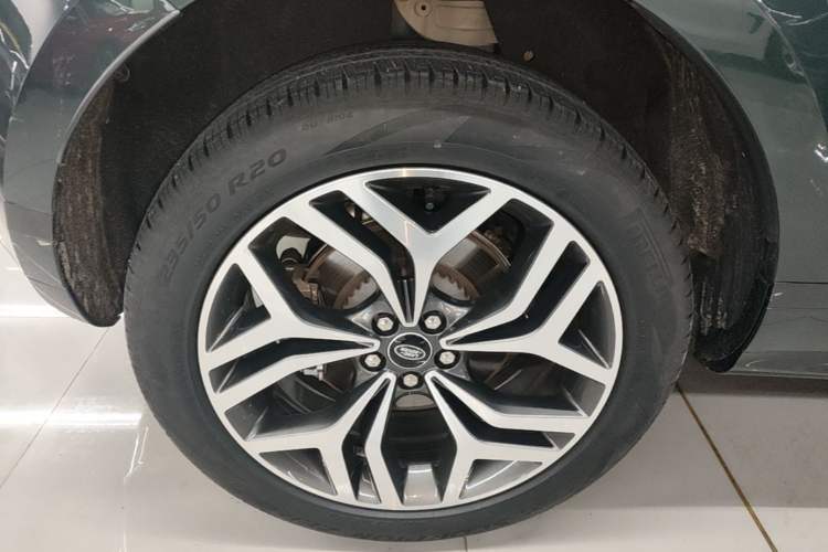 Used Land Rover Range Evoque 2021 Range Rover Velar L 249PS R-Dynamic First Edition Right Rear Wheel Hub
