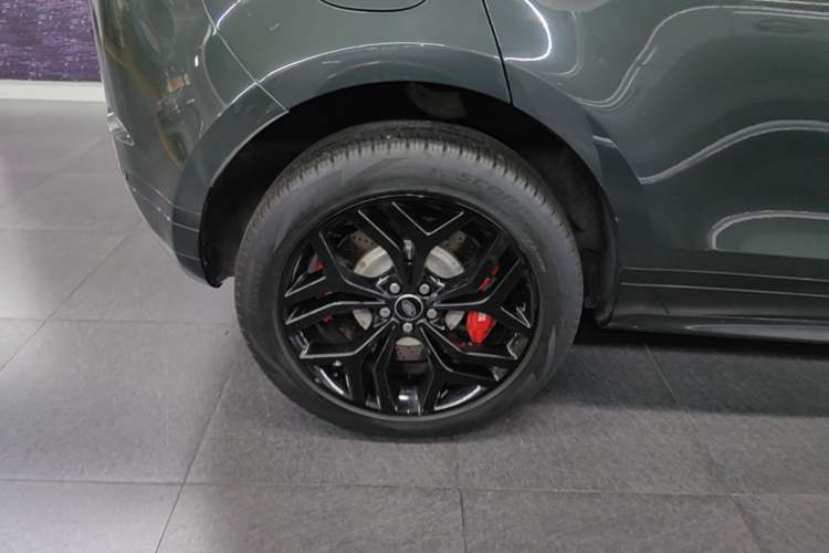 Used Land Rover Range Evoque 2021 Range Rover Velar L 249PS R-Dynamic First Edition Right Rear Wheel Hub