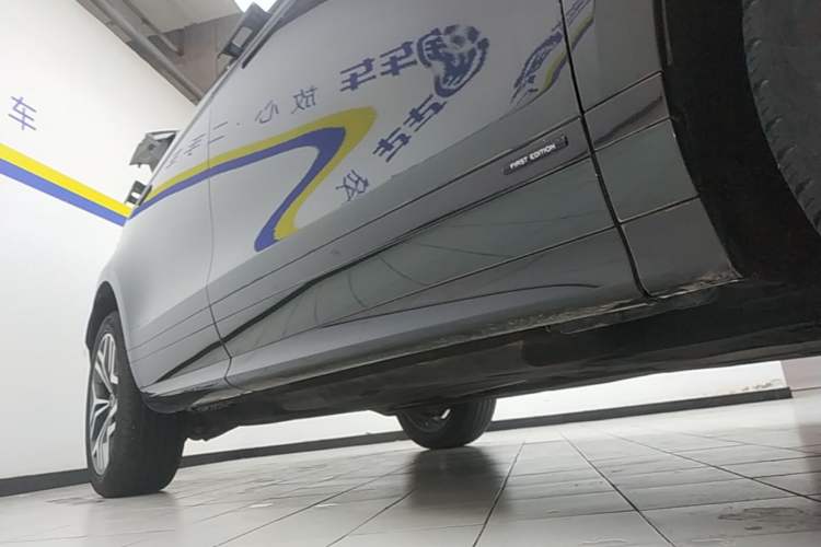 Used Land Rover Range Evoque 2021 Range Rover Velar L 249PS R-Dynamic First Edition Right Side Sill