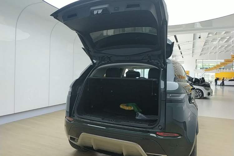 Used Land Rover Range Evoque 2021 Range Rover Velar L 249PS R-Dynamic First Edition Trunk