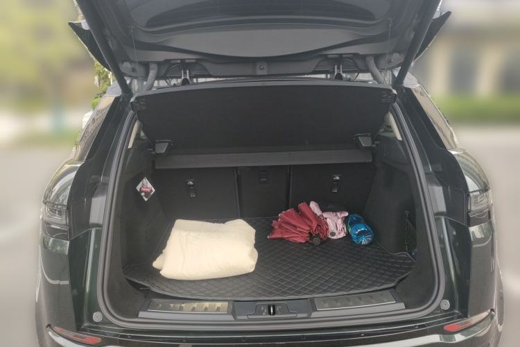 Used Land Rover Range Evoque 2021 Range Rover Velar L 249PS R-Dynamic First Edition Trunk