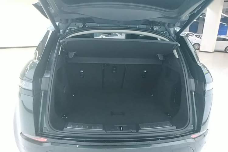 Used Land Rover Range Evoque 2021 Range Rover Velar L 249PS R-Dynamic First Edition Trunk