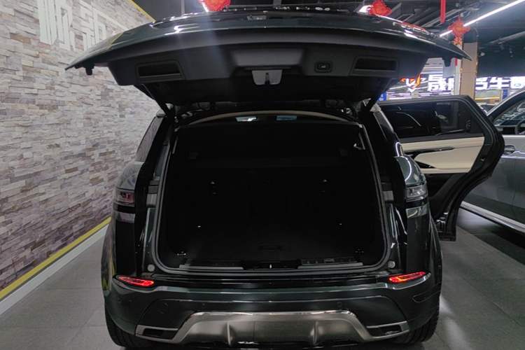 Used Land Rover Range Evoque 2021 Range Rover Velar L 249PS R-Dynamic First Edition Trunk
