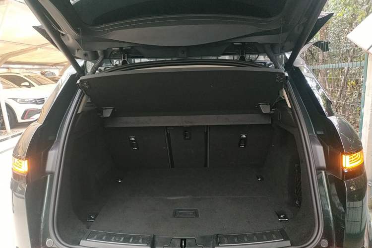 Used Land Rover Range Evoque 2021 Range Rover Velar L 249PS R-Dynamic First Edition Trunk