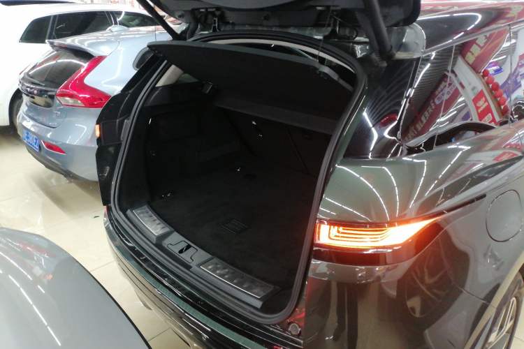 Used Land Rover Range Evoque 2021 Range Rover Velar L 249PS R-Dynamic First Edition Trunk