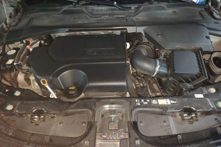 Used Land Rover Range Evoque 2021 Range Rover L 249 PS R-Dynamic SE Luxury Edition Engine Bay