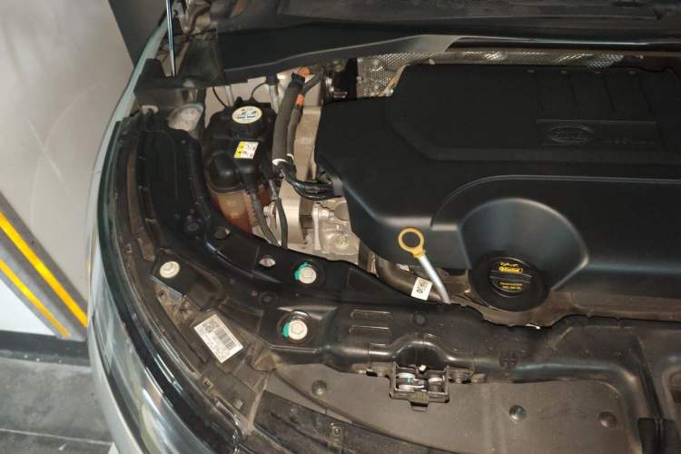 Used Land Rover Range Evoque 2021 Range Rover L 249 PS R-Dynamic SE Luxury Edition Engine Bay Right