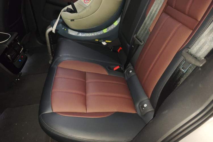 Used Land Rover Range Evoque 2021 Range Rover L 249 PS R-Dynamic SE Luxury Edition Left Rear Seat