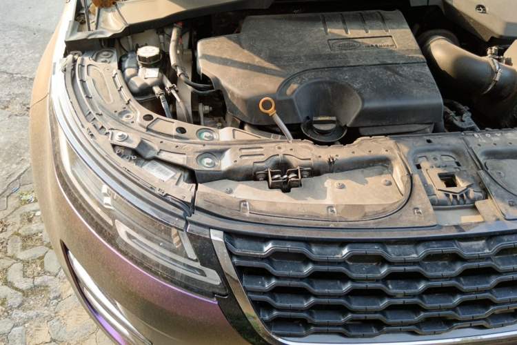 Used Land Rover Range Evoque 2021 Range Rover Velar 249 PS R-Dynamic S Performance Edition Engine Bay Right