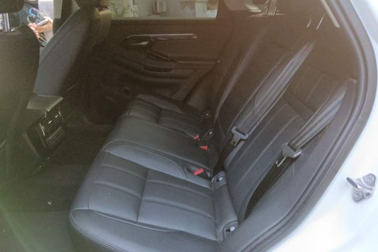 Used Land Rover Range Evoque 2021 Range Rover Velar 249 PS R-Dynamic S Performance Edition Left Rear Seat