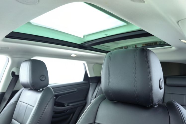 Used Land Rover Range Evoque 2021 Range Rover Velar 249 PS R-Dynamic S Performance Edition Interior 12