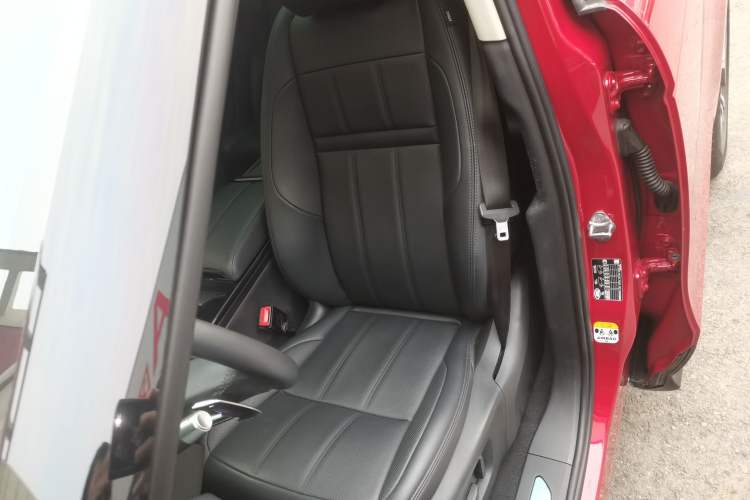 Used Land Rover Range Evoque 2021 Range Rover Velar 249 PS R-Dynamic S Performance Edition Left Front Seat
