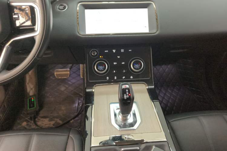 Used Land Rover Range Evoque 2021 Range Rover Velar 249 PS R-Dynamic S Performance Edition Audio And AC Panel