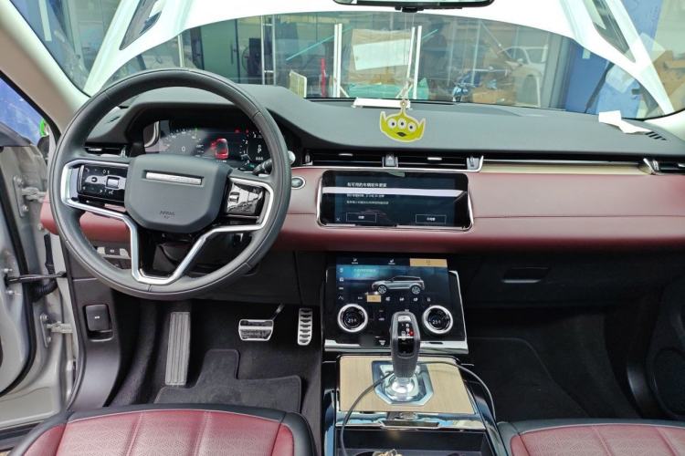 Used Land Rover Range Evoque 2021 Range Rover Velar 249 PS R-Dynamic HSE Luxury Edition Center Console