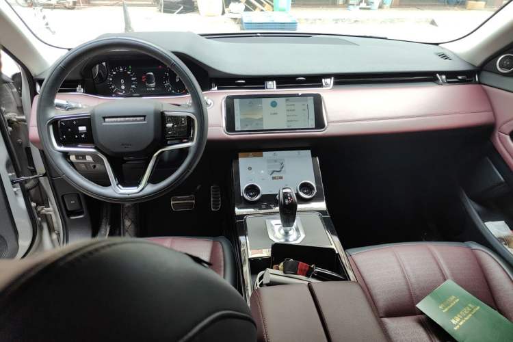 Used Land Rover Range Evoque 2021 Range Rover L 249 PS R-Dynamic SE Luxury Edition Center Console