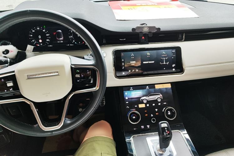 Used Land Rover Range Evoque 2021 Range Rover Velar L 249PS R-Dynamic First Edition Center Console