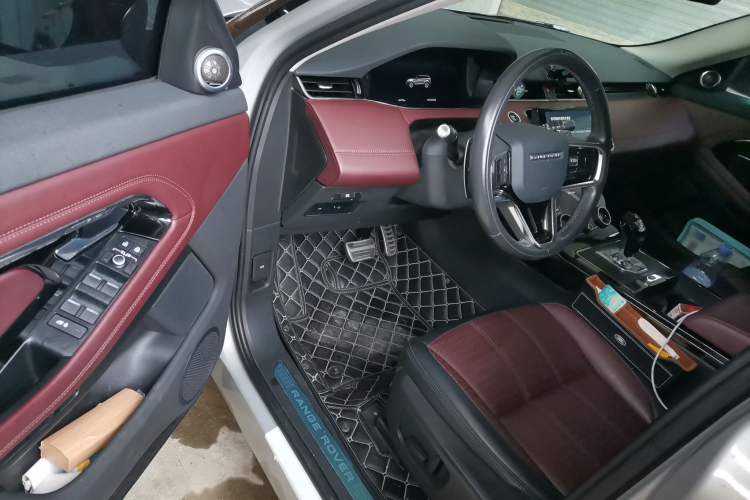 Used Land Rover Range Evoque 2021 Range Rover Velar L 249PS R-Dynamic First Edition Driver Seat